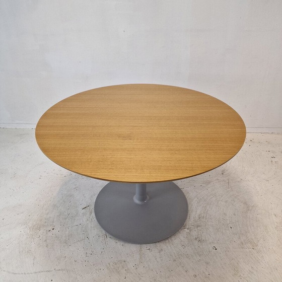 Image 1 of Vintage round dining table with wood veneer top by Pierre Paulin for Artifort, 1960