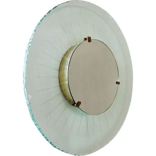 Specchio vintage in vetro e ottone illuminato dal sole, Italia