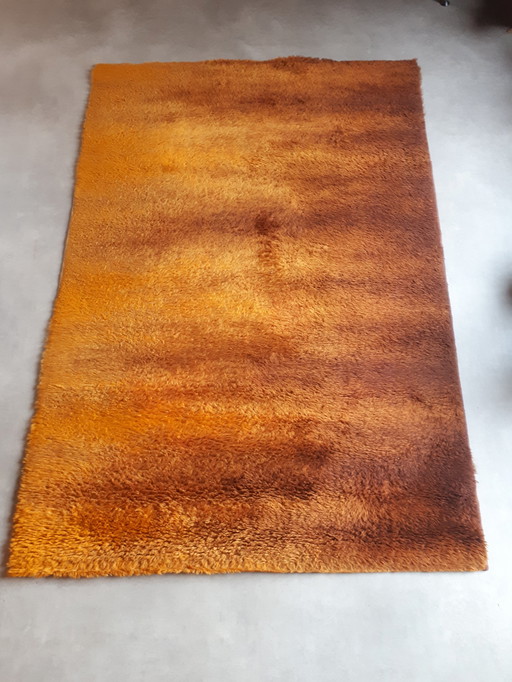 Tapis orange des années 1970