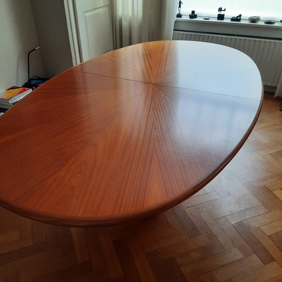 Image 1 of Table Teo Jacob Röthlischberger