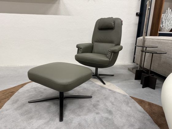 Image 1 of Leolux Evidence Entro Recliner With Footstool Green Leather