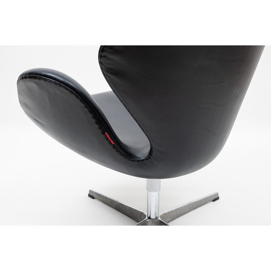 Image 1 of Vintage Swan armchair in natural leather by Arne Jacobsen for Fritz Hansen, 1958