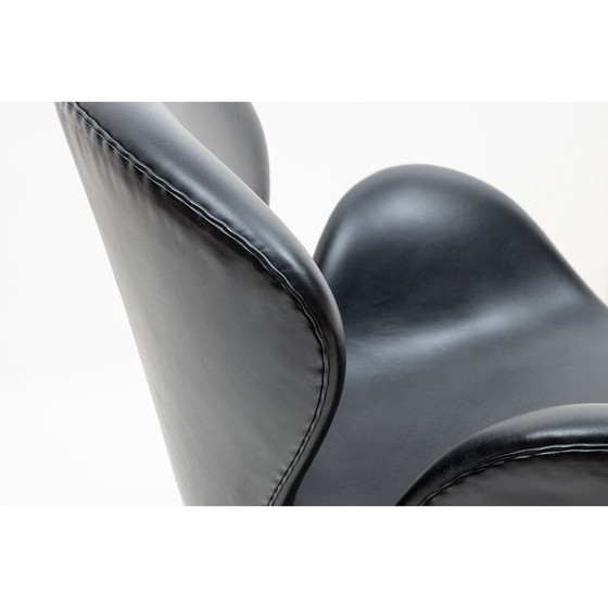 Image 1 of Vintage Swan armchair in natural leather by Arne Jacobsen for Fritz Hansen, 1958
