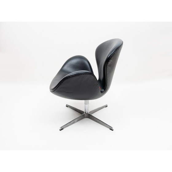 Image 1 of Vintage Swan armchair in natural leather by Arne Jacobsen for Fritz Hansen, 1958