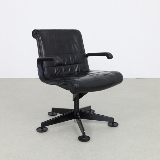 Postmodern Office Chair/Conference Chair In Leather Richard Sapper Knol, 1980S