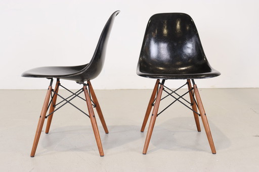 2x Eames DSW Herman Miller chair