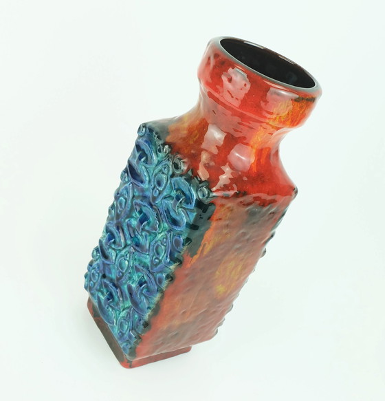 Image 1 of 1960s bay keramik VASE relief décor bleu turquoise rouge orange modèle 986-30 WGP