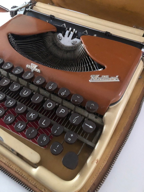 Image 1 of Macchina da scrivere Groma Kolibri
