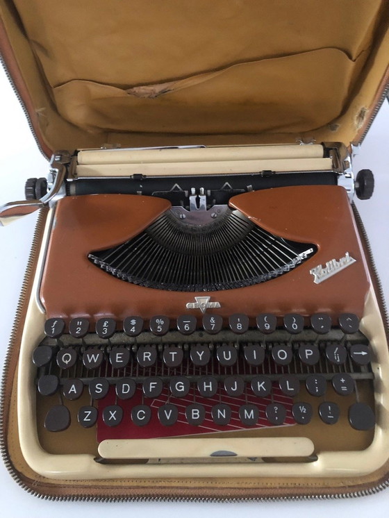 Image 1 of Macchina da scrivere Groma Kolibri