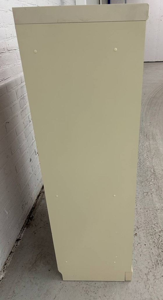 Image 1 of Cassettiera vintage in stile spaziale.