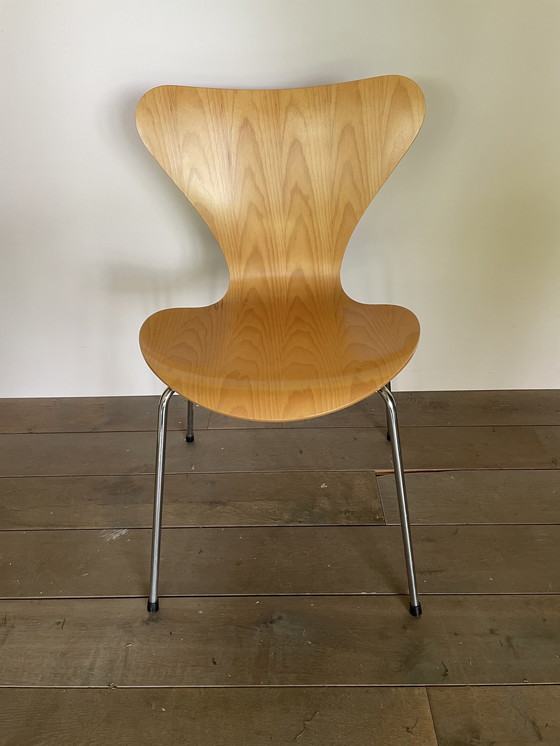 Image 1 of Fritz Hansen Butterfly Chair