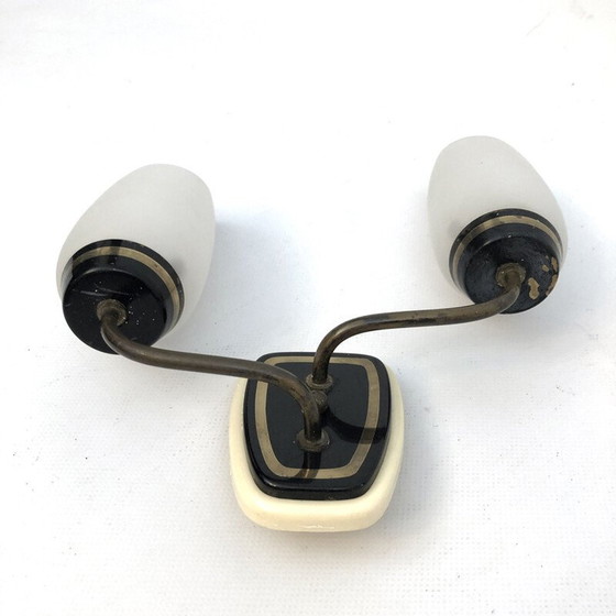 Image 1 of Coppia di lampade da parete vintage in ottone e vetro opalino, Italia 1950