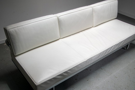 Image 1 of Cassina LC5. Lit de jour en cuir blanc conçu par Le Corbusier, Pierre Jeaneret et Charlotte Perriand.