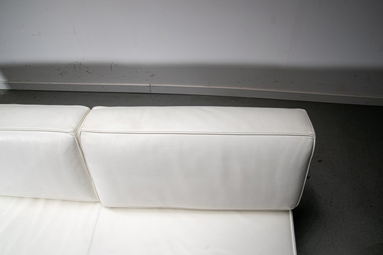 Image 1 of Cassina LC5. Lit de jour en cuir blanc conçu par Le Corbusier, Pierre Jeaneret et Charlotte Perriand.