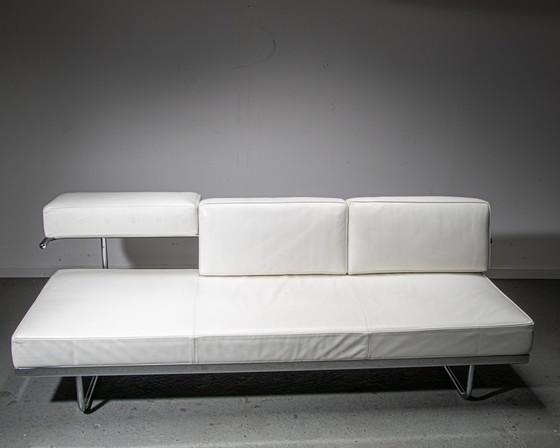 Image 1 of Cassina LC5. Lit de jour en cuir blanc conçu par Le Corbusier, Pierre Jeaneret et Charlotte Perriand.