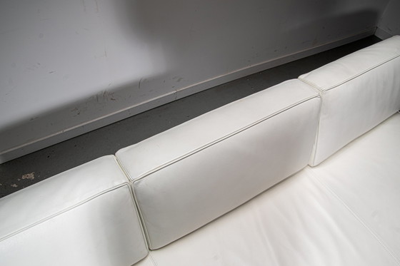 Image 1 of Cassina LC5. Lit de jour en cuir blanc conçu par Le Corbusier, Pierre Jeaneret et Charlotte Perriand.