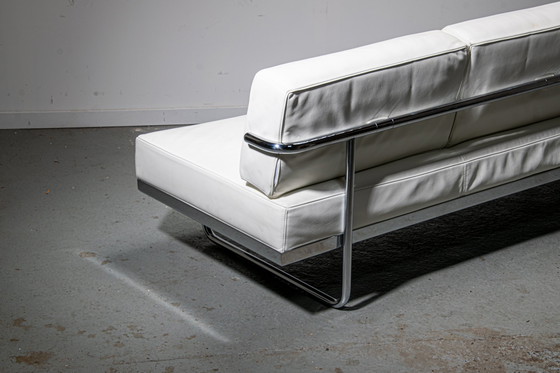 Image 1 of Cassina LC5. Lit de jour en cuir blanc conçu par Le Corbusier, Pierre Jeaneret et Charlotte Perriand.