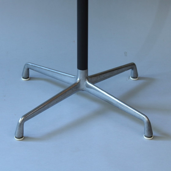 Image 1 of Charles & Ray Eames - ET102 - Herman Miller - Universal Base, table de collectivité