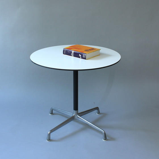 Image 1 of Charles & Ray Eames - ET102 - Herman Miller - Universal Base, table de collectivité