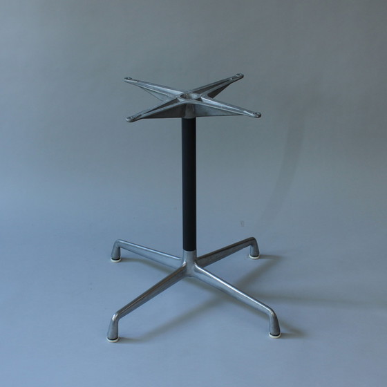 Image 1 of Charles & Ray Eames - ET102 - Herman Miller - Universal Base, table de collectivité