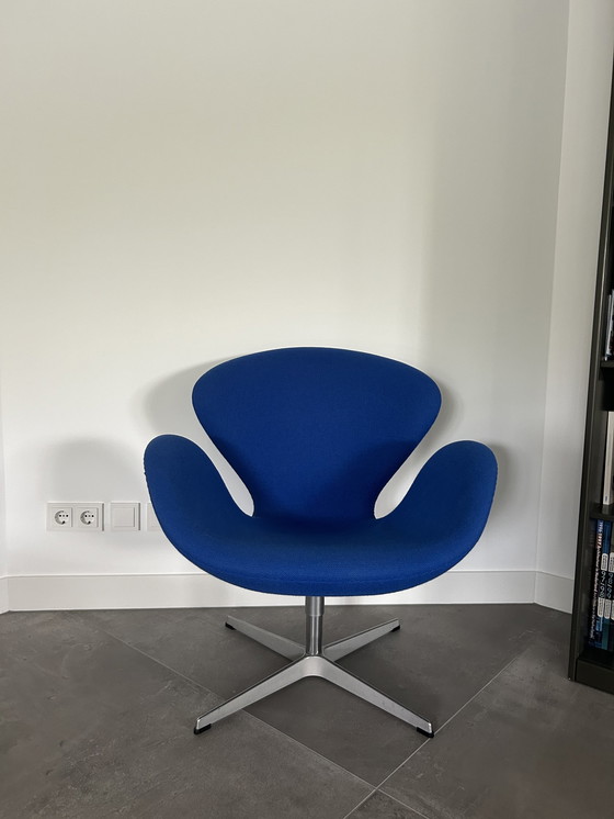 Image 1 of Swan Chair Arne Jacobsen Fritz Hansen