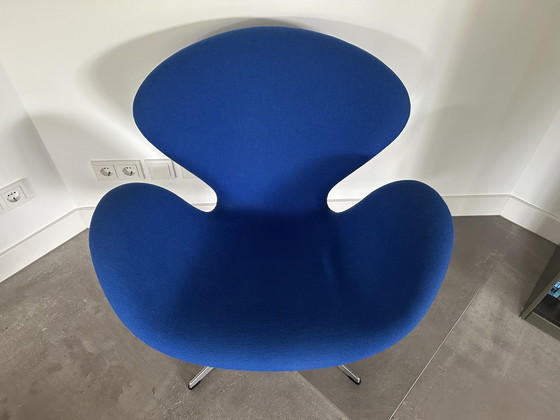 Image 1 of Swan Chair Arne Jacobsen Fritz Hansen