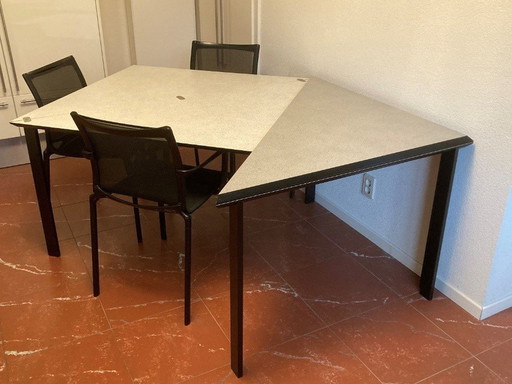 Table Pythagoras With 4 Alias Chairs