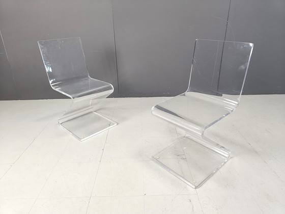 Image 1 of Paire de chaises en zigzag en lucite, années 1980