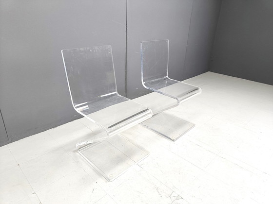 Image 1 of Paire de chaises en zigzag en lucite, années 1980