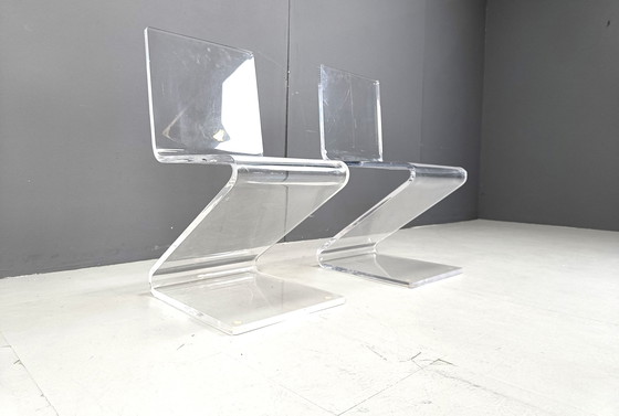 Image 1 of Paire de chaises en zigzag en lucite, années 1980