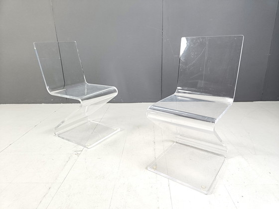 Image 1 of Paire de chaises en zigzag en lucite, années 1980