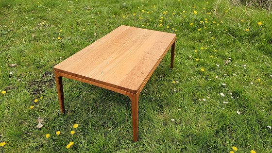 Image 1 of Table basse vintage en merisier