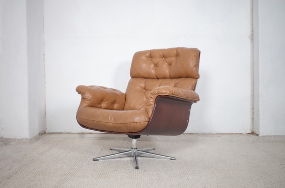 Image 1 of Sedia da salotto vintage con scocca in legno