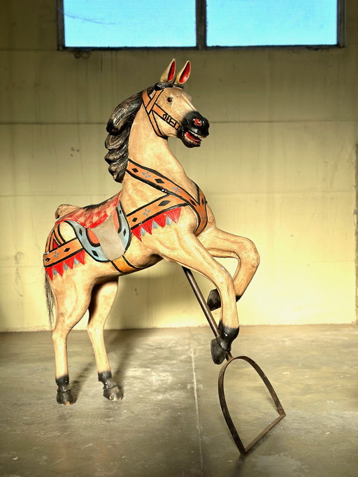 Carrousel en bois cheval de cirque