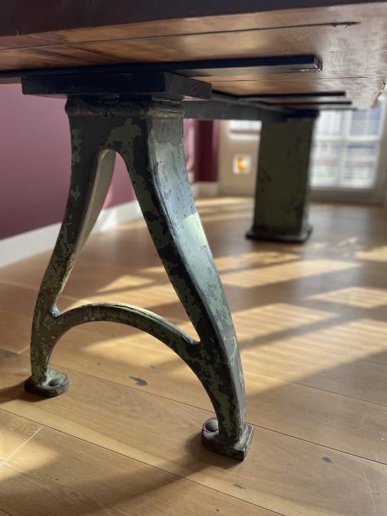 Image 1 of Table moderne en forme de tronc d'arbre