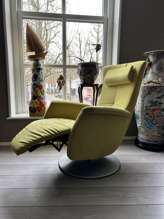 Image 1 of Fauteuil de relaxation jaune