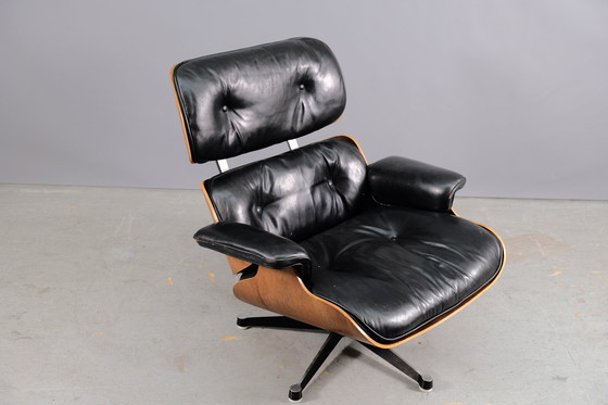 Image 1 of Mid Century - Fauteuil en cuir de Charles & Ray Eames pour Vitra