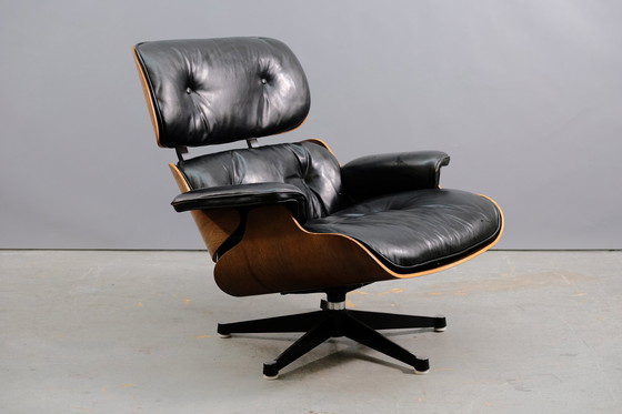 Image 1 of Mid-century leather armchair by Charles & Ray Eames for Vitra