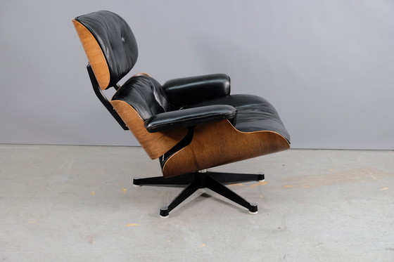 Image 1 of Mid-century leather armchair by Charles & Ray Eames for Vitra