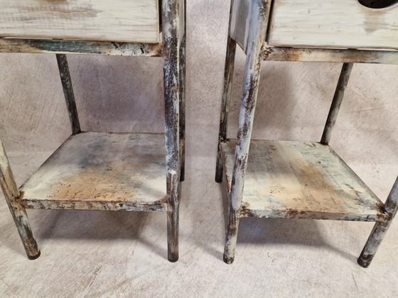 Image 1 of Coppia di comodini vintage in metallo patinato