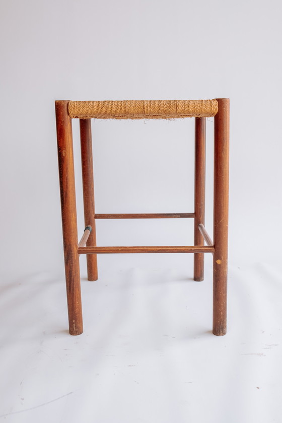 Image 1 of Tabouret vintage en bois avec siège tissé