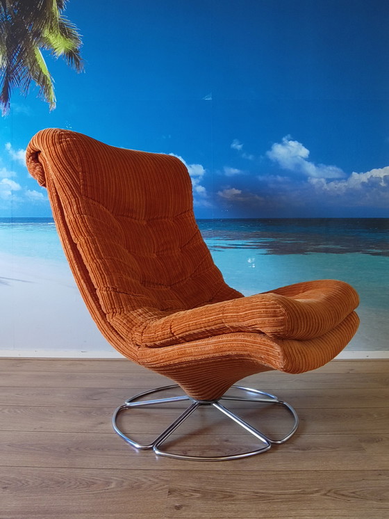 Image 1 of Fauteuil en velours côtelé orange