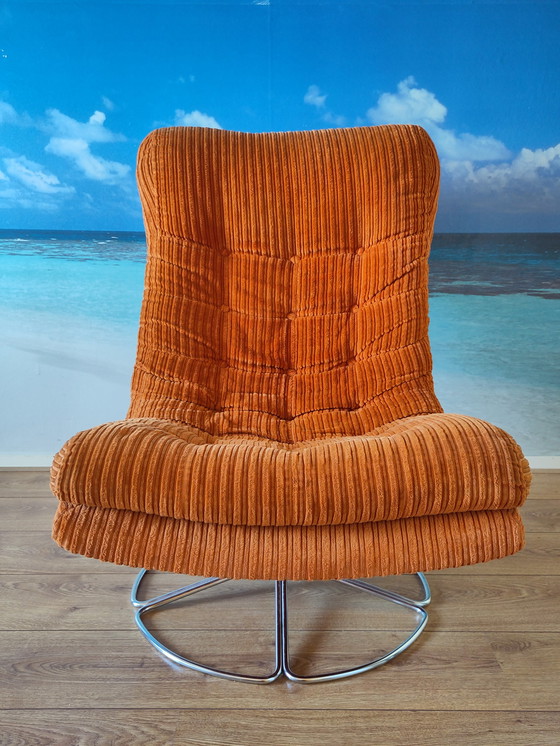 Image 1 of Fauteuil en velours côtelé orange