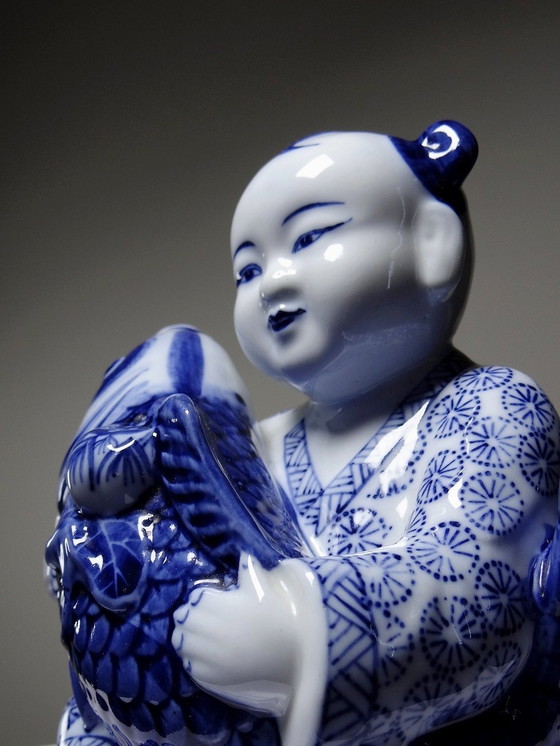 Image 1 of Subject Porcelaine Chinoise Bleu Et Blanche "Garçon À La Carpe" 70-80'S