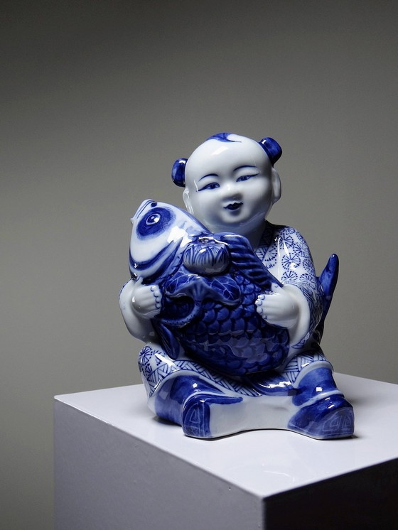 Image 1 of Subject Porcelaine Chinoise Bleu Et Blanche "Garçon À La Carpe" 70-80'S