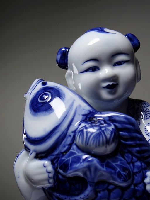 Subject Porcelaine Chinoise Bleu Et Blanche "Garçon À La Carpe" 70-80'S