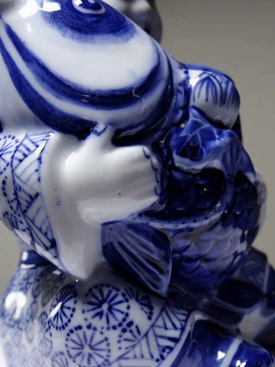 Image 1 of Subject Porcelaine Chinoise Bleu Et Blanche "Garçon À La Carpe" 70-80'S