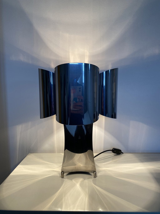 Four-lobe lamp in polished chromed metal