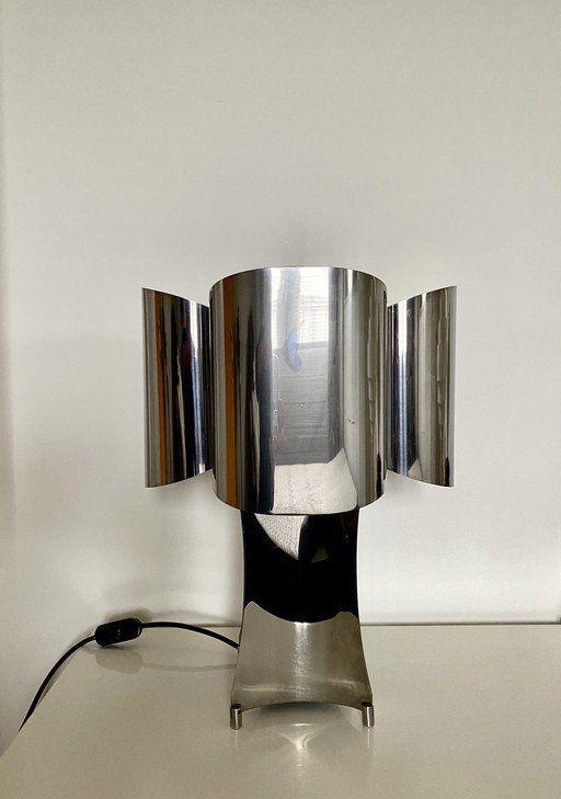 Four-lobe lamp in polished chromed metal