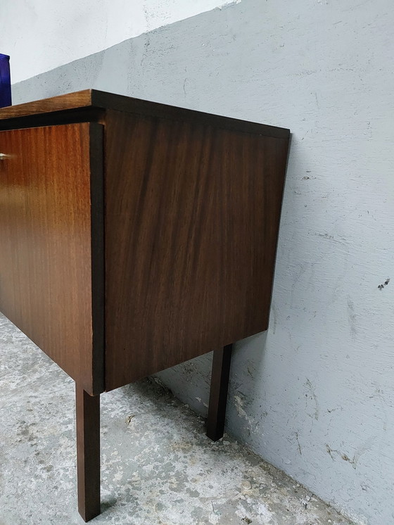 Image 1 of Buffet vintage du milieu du siècle